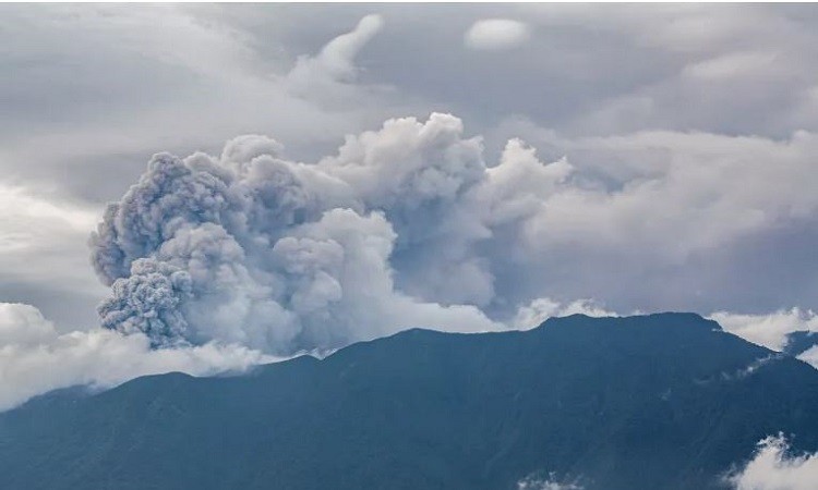 Mount Marapi Volcano Eruption in Indonesia 11 Killed Several Missing