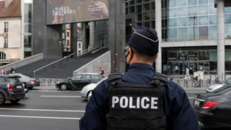 सितम्बर में फ्रांस पर हमला करने वाले चार पाकिस्तानियों को किया गया गिरफ्तार