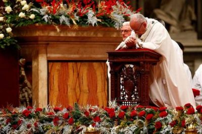 X’mas: Pope Francis addresses  Vatican City and to the World with his blessing and message from St. Peters Basilica.