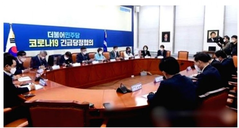 South Korean govt agree on need to extend Covid restrictions