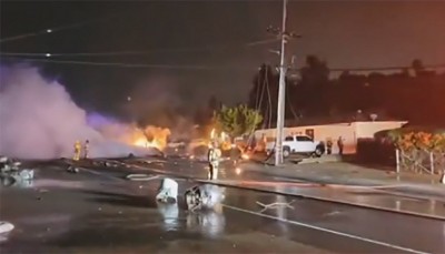कैलिफोर्निया में  विमान के दुर्घटनाग्रस्त होने से चार लोगों के मारे जाने की आशंका