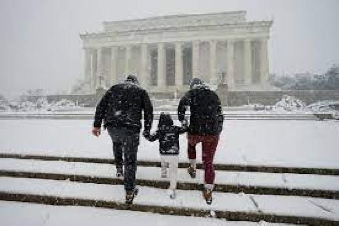 Flights can be cancelled and power out due to heavy snowfall in the United States