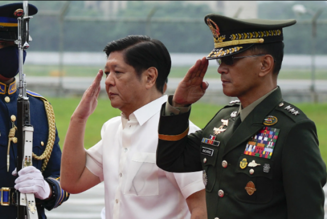 Philippines army gets new general after old general retires