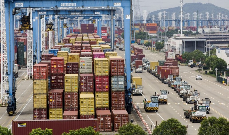 China's busiest port hits record 1.2 bln tonnes of cargo throughput