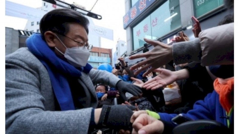 South Korea's ruling party presidential candidate vows to resume tourism to North Korea