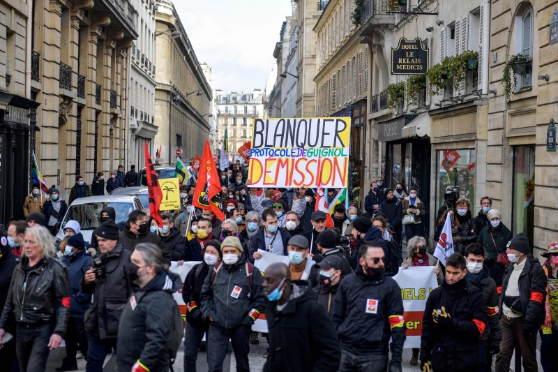 फ्रांस में फरवरी में कोविड प्रतिबंधों में ढील दी जाएगी