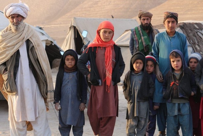 भुखमरी का सामना कर रहे कुछ हताश अफगान अपनी किडनी बेच रहे हैं