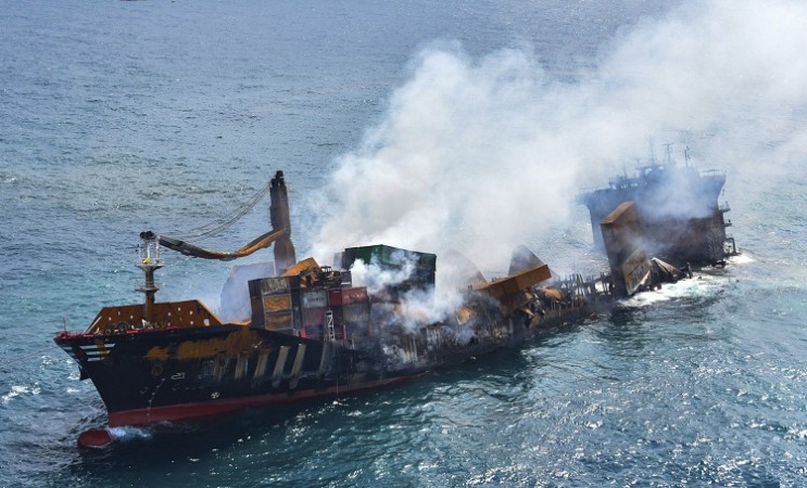 श्रीलंका ने जहाज में आग लगने के कारण जले हुए माल के कप्तान को किया गिरफ्तार