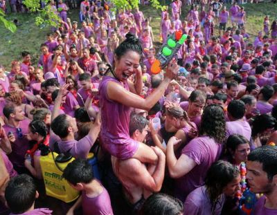 Know how Spain celebrates Holi festival