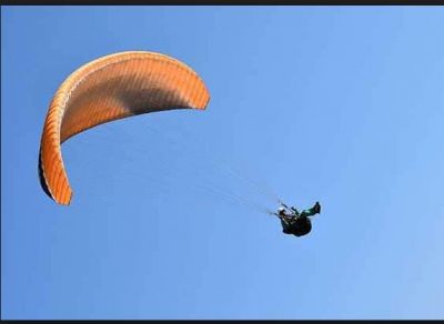 Two paragliders collided in mid-air on paraglider ports in the United States
