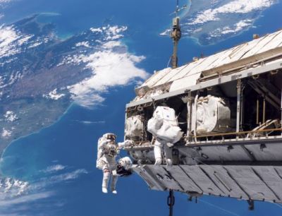 Astronauts successfully replaces the ageing batteries on International space centre