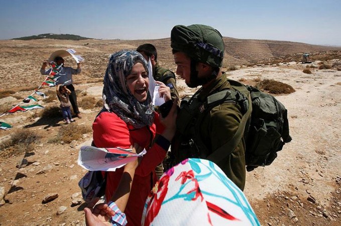 Israeli forces arrest 27 Palestinians in West Bank