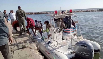 दो दिन में पांचवीं नाव पलटने के बाद से 34 प्रवासी लापता