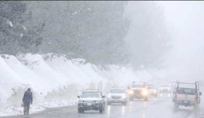 कैलिफोर्निया एक मजबूत प्रशांत तूफान से प्रभावित है जो नम और बर्फीला है