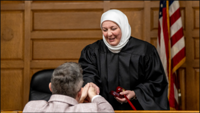 हिजाब पहनने वाली पहली अमेरिकी सुप्रीम कोर्ट जज नादिया काहफ का जन्म सीरिया में हुआ, 