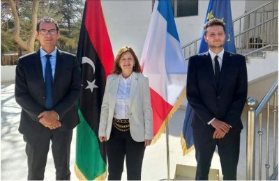 फ्रांस ने लीबिया के दूतावास को सात साल बंद करने के बाद फिर से किया शुरू