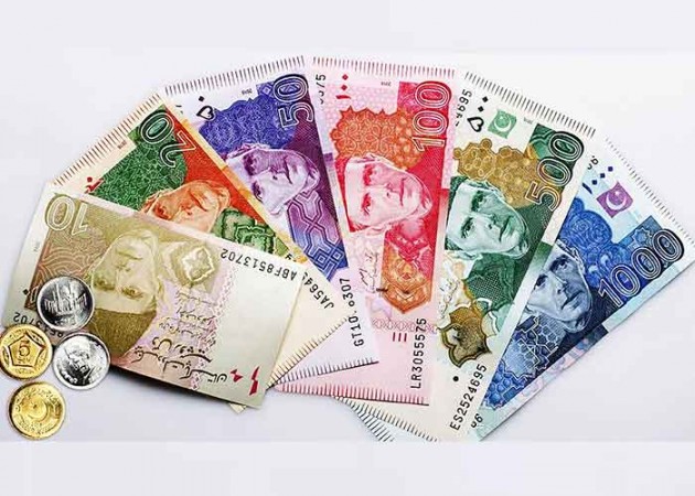 Pakistani rupee under pressure breaching 200-mark due to economic, political crises