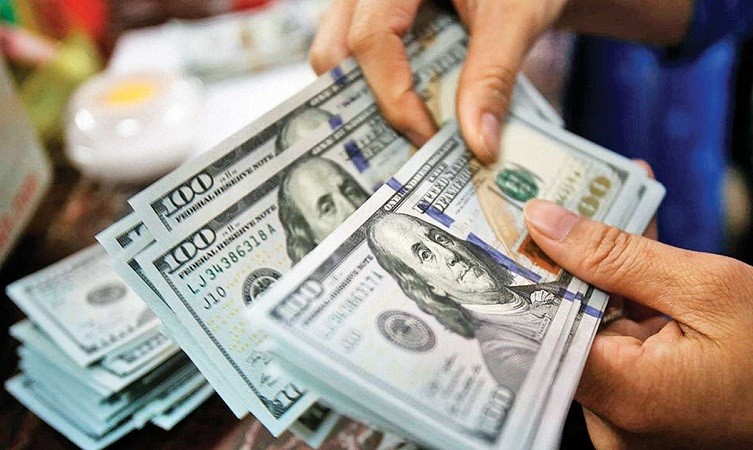 विदेशी मुद्रा-डॉलर में एक सप्ताह के लंबे उछाल के बाद गिरावट