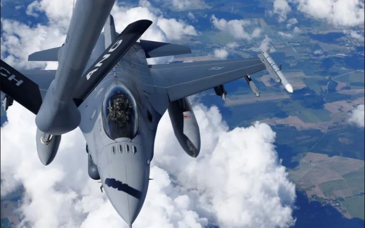 यूक्रेन में एफ-16 के स्थानांतरण से नाटो की भागीदारी पर सवाल उठेंगे : रूस