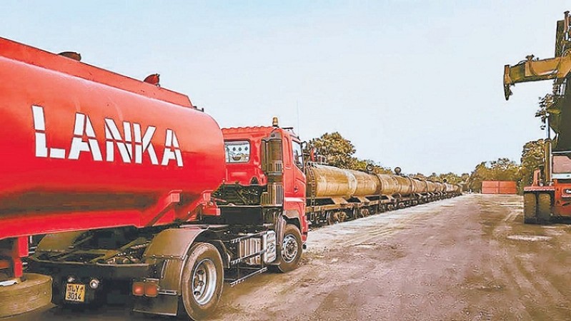 भारत ने श्रीलंका को 40,000 मीट्रिक टन पेट्रोल भेजा
