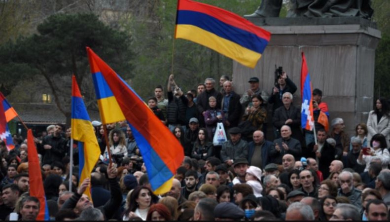 आर्मेनिया में सरकार विरोधी प्रदर्शनों के लिए 100 से अधिक प्रदर्शनकारियों को गिरफ्तार किया गया