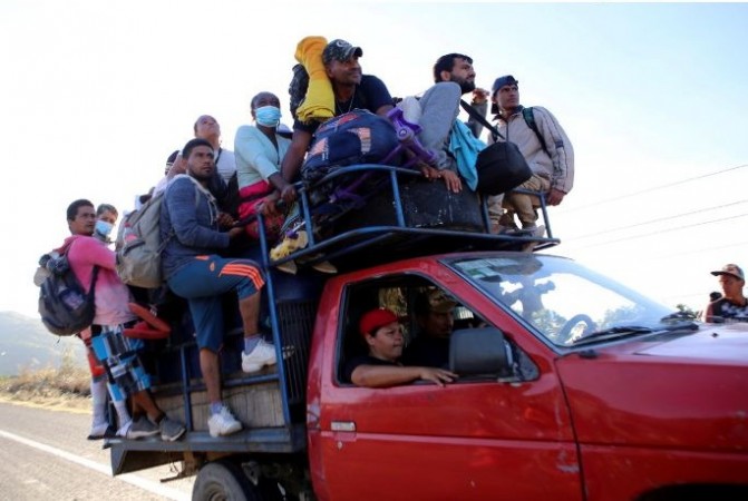 प्रवासियों का काफिला मेक्सिको सिटी को छोड़, निकला अमेरिका  की तरफ