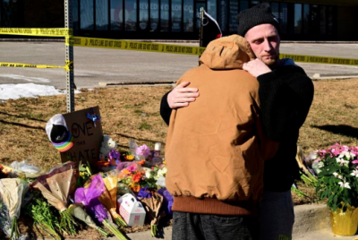 Shooter in Colorado kills five people