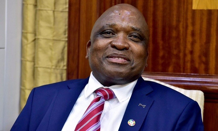 दक्षिण अफ्रीका के मंत्री ने यात्रा प्रतिबंध को गलत बताया