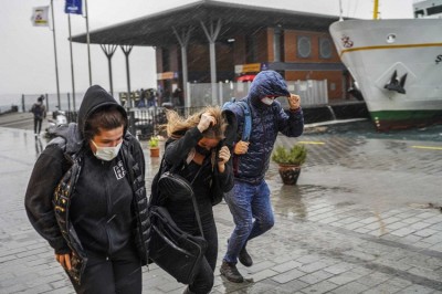 तुर्की के इस्तांबुल में तूफान से चार लोगों की मौत और 19 घायल