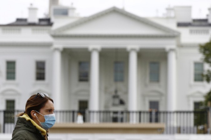 कोरोना के बढ़ते मामलों के बीच व्हाइट हाउस में नहीं किया जा रहा नियमों का पालन