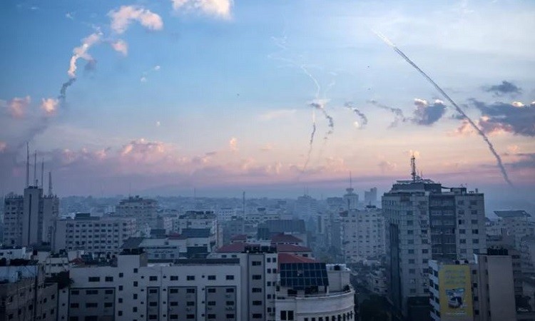 Hamas Launches 5,000 Rockets at Israel, Palestinian Fighters Enter ...