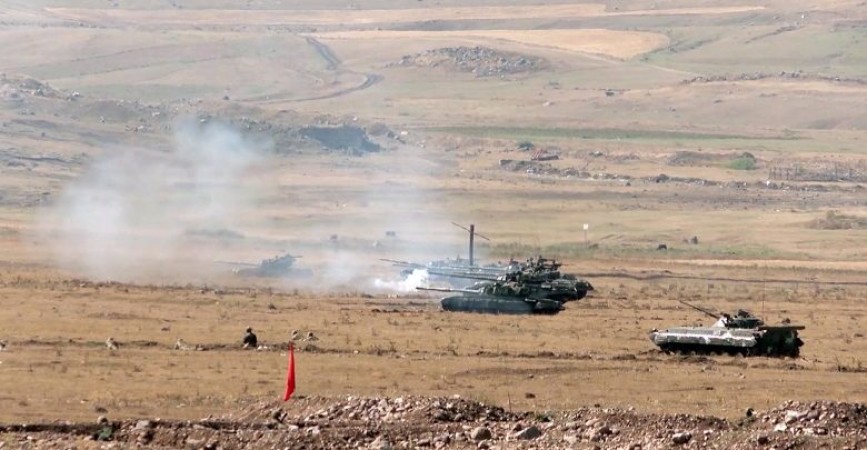 आर्मीनियाई सेना ने अजरबेजान में निवासियों पर किया हमला