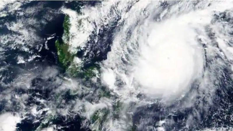 Tropical cyclone batters Philippines, killing 9 persons