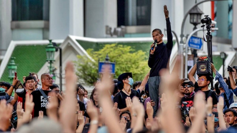 सरकार को लेकर बैंकॉक में बड़े पैमाने पर हो रहे है विरोध प्रदर्शन