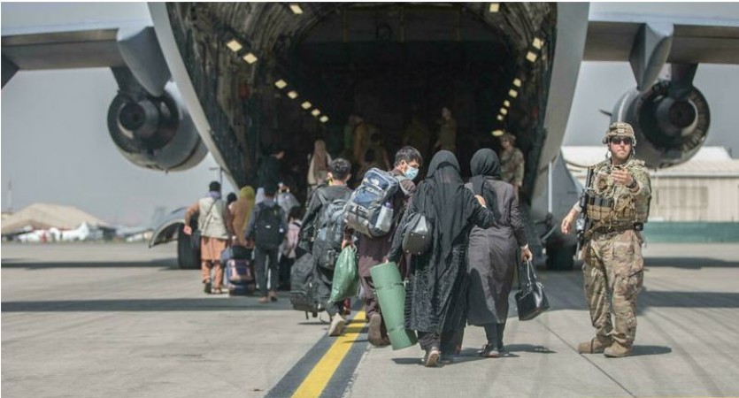 UK in discussion with Taliban over further evacuations