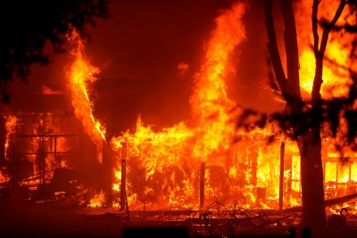 उत्तरी कैलिफोर्निया के वाइन देश ने पकड़ी आग, निवासियों को भुगतना पड़ा परिणाम