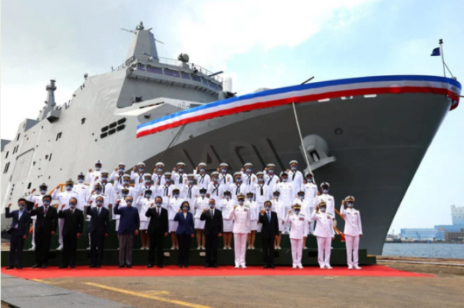 Taiwan's Navy introduces a new amphibious ship