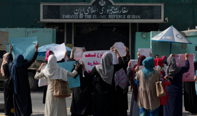 Afghan women demonstrate in favour of the anti-government protests in Iran