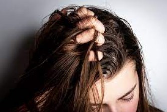 Combating Greasy Hair: Natural Remedies and Lifestyle Changes