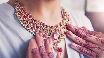 This year, such jewelery should become the choice of women instead of heavy jewellery, you should also take a look