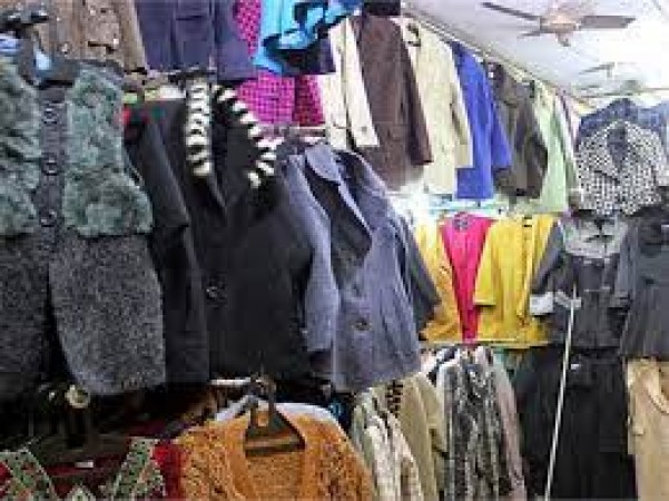 दिल्ली में सबसे सस्ती जैकेट और स्वेटर कहां उपलब्ध हैं?