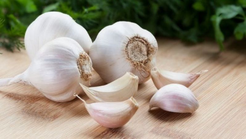 Hair loos - This use of Garlic gives you strong and soft hair