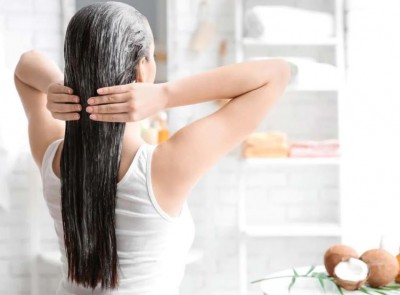 Use Coconut Milk in Your Hair Like This, and Every Problem Will Be Solved