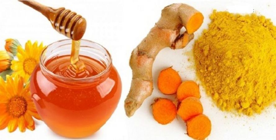 Make your skin unblemished and beautiful using honey and turmeric
