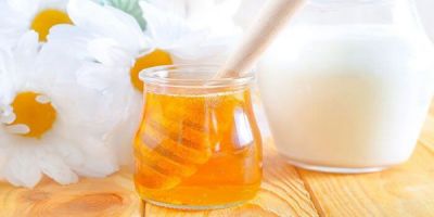 Reduce the problem of tanning with milk and honey