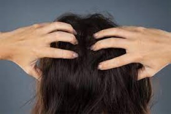 अगर आप अपने बालों को कमर से लंबा बनाना चाहते हैं तो इसे सरसों के तेल में मिलाकर लगाएं, कुछ ही दिनों में असर दिखने लगेगा