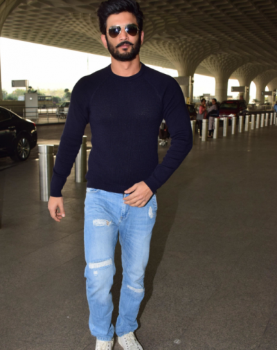 Sushant Singh Rajput heads to Chandigargh in a dapper look