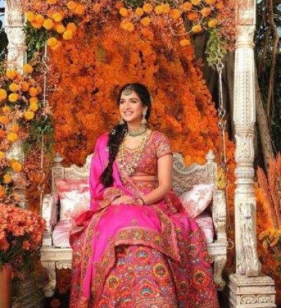 Video!! Ambani Daughter in Law Radhika Merchant’s Gorgeous Mehndi look in a floral Lehenga