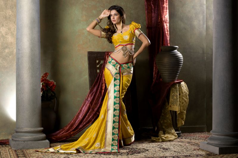 Pin by SolaraStills on saree poses | Saree poses, Fashion, Shoulder bag