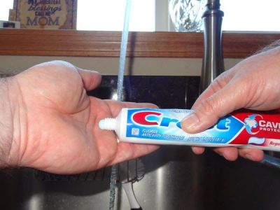 MAKE YOUR FACE BEAUTIFUL WITH TOOTHPASTE